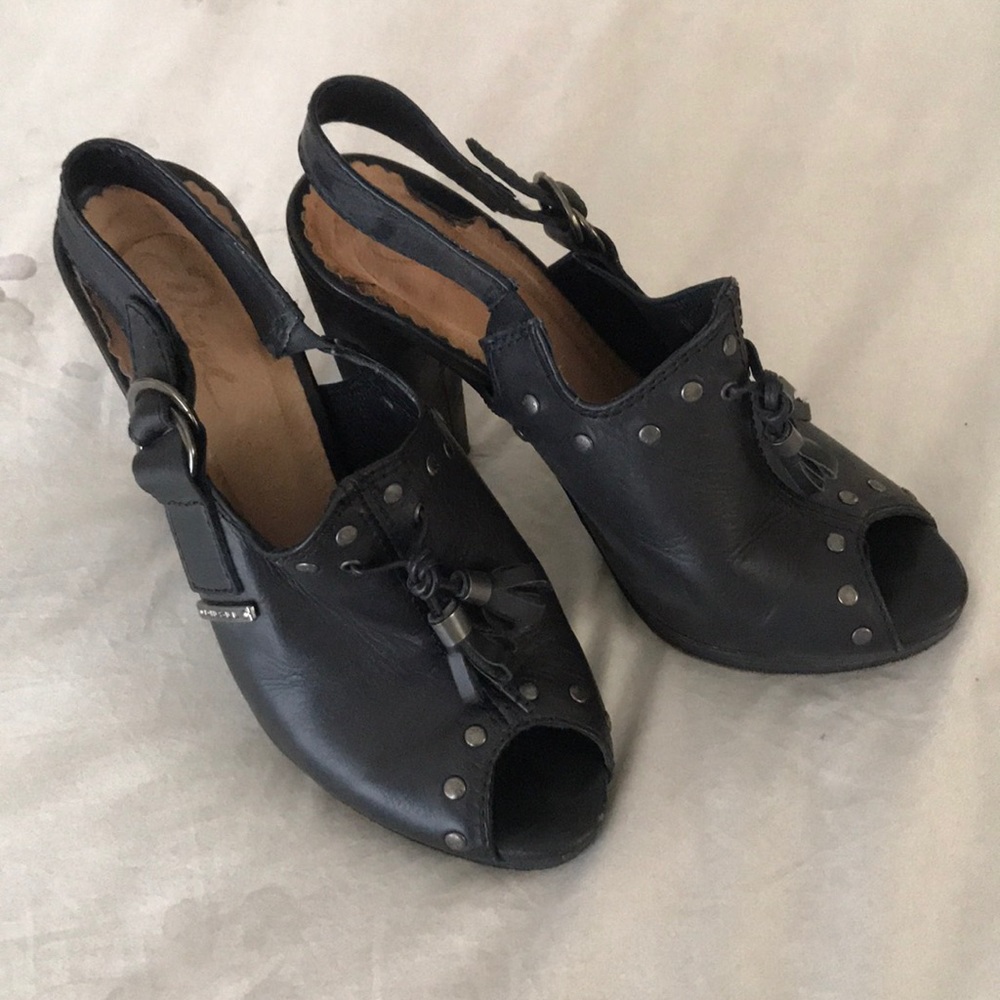 Open-toed slingback platforms